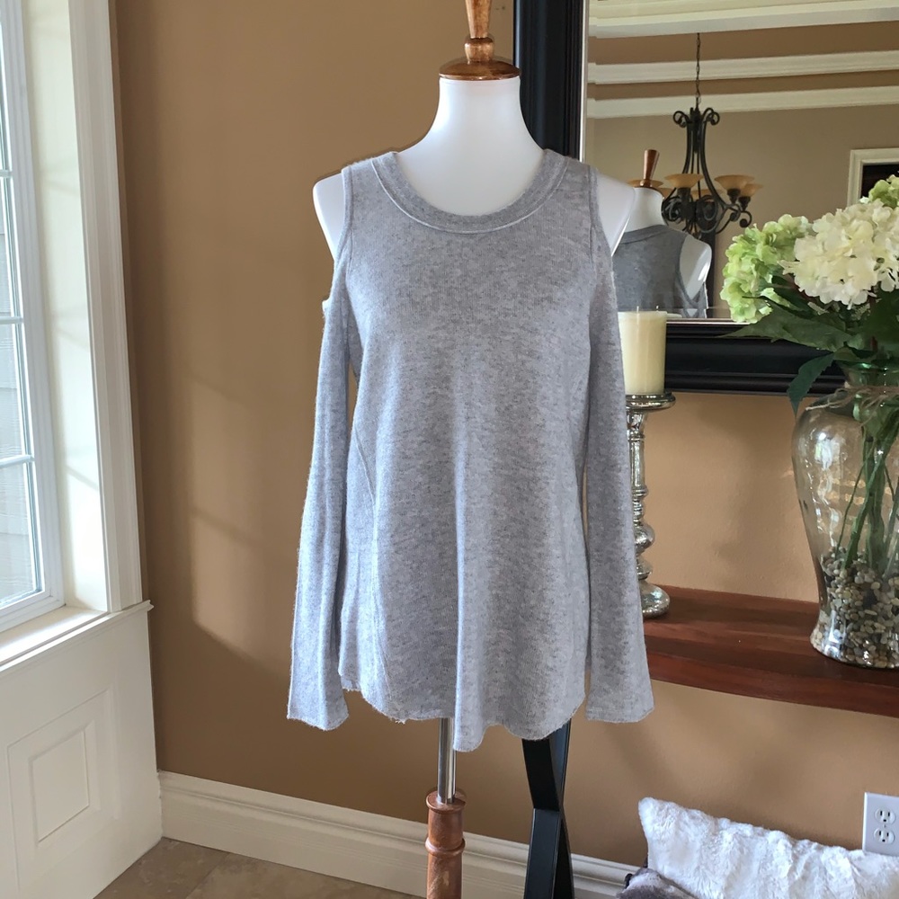 Aqua 100% Cashmere Gray Cold Shoulder Sweater